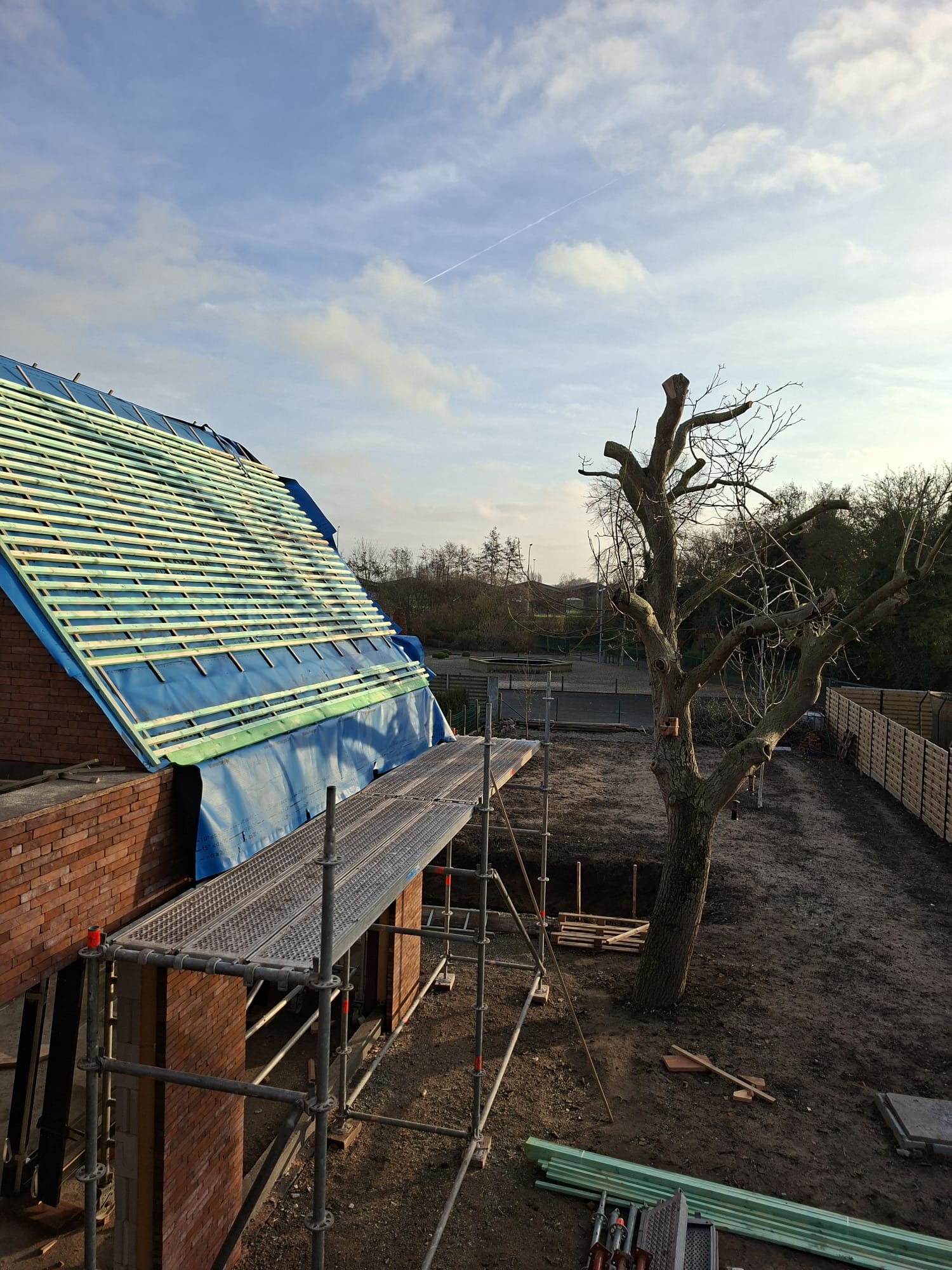 Dakopbouw rond de houten structuur